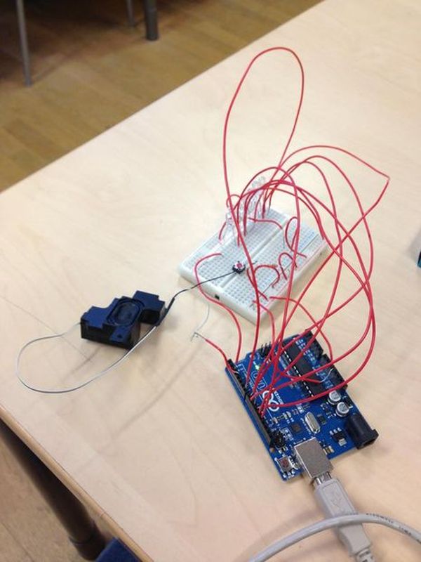 Connect the arduino and make the speaker play