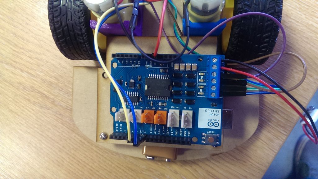 Arduino wall avoiding robot circuit