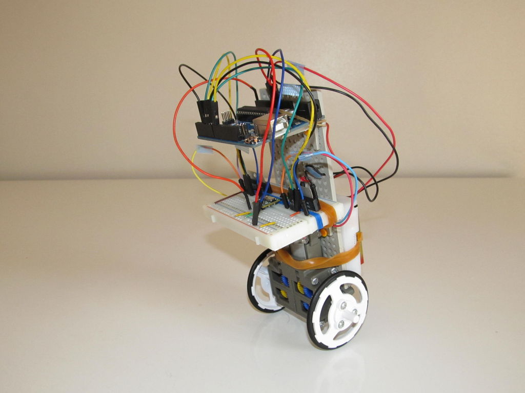 یک ربات متعادل کننده آونگ معکوس ساده و بسیار آسان