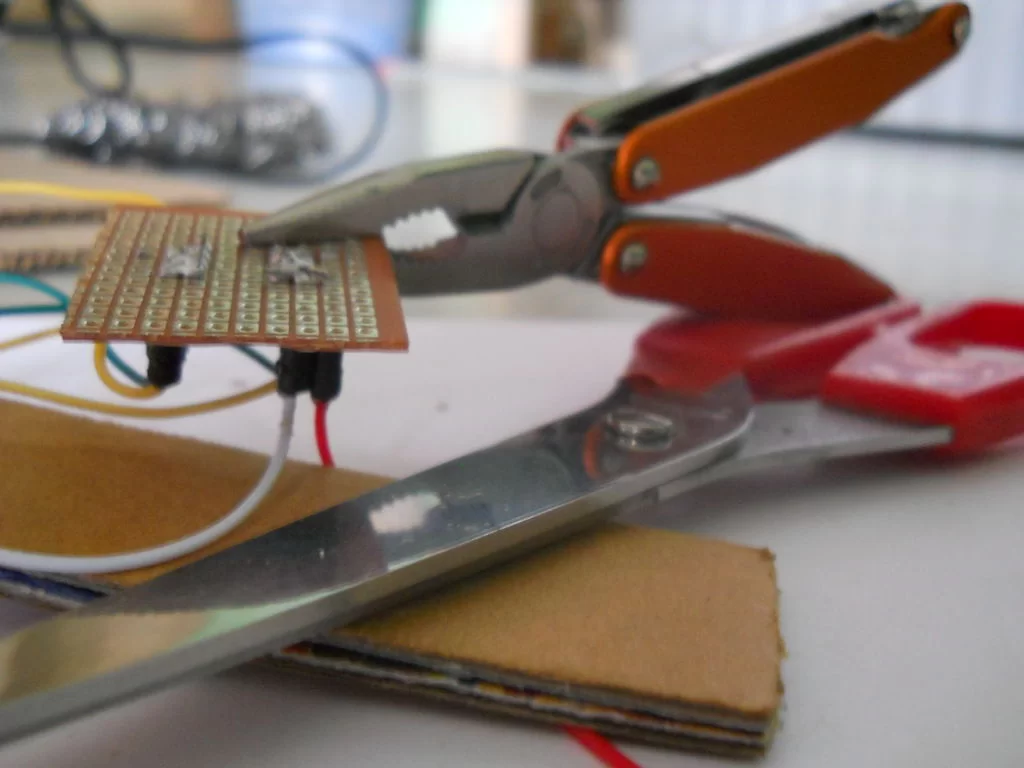 ATtiny85 POV Display using arduino circuit