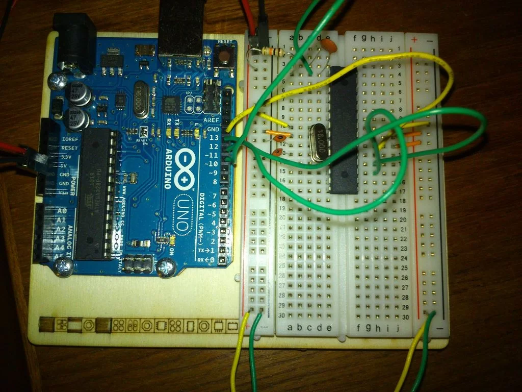 Bitcoin Price Ticker (almost) from scratch using Arduino as ISP - duino