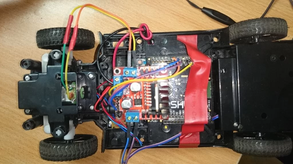Hacking my RC Car using Arduino and Android Smart Phone circuit