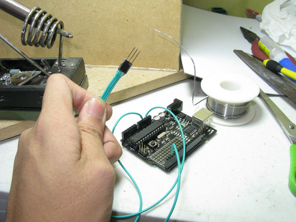 Hidden Wall Outlet Safe (w/Arduino Lock) using arduino circuit
