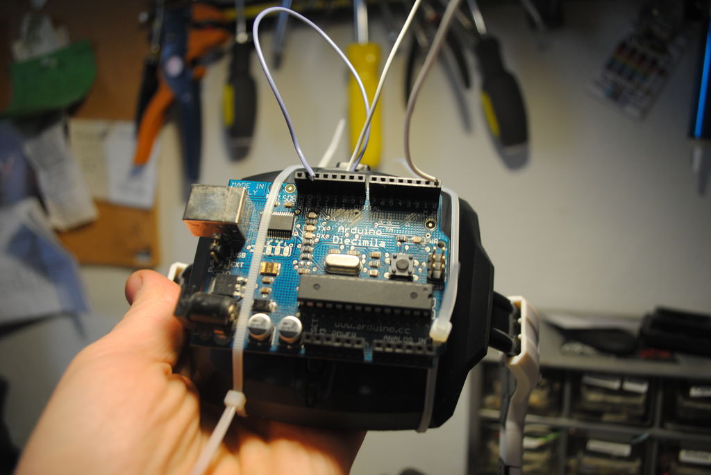 How to hack EEG toys with arduino circuit