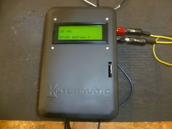Digital Arduino Voltmeter with Temperature