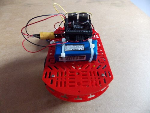 Project Cleaner robot using Magician Chassis, Arduino, distance sensor and hand sweeper Schematic