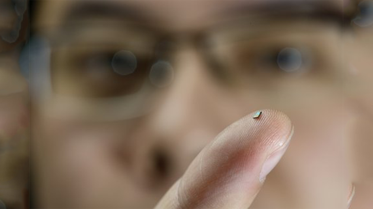 The worlds tiniest temperature sensor is powered by radio waves