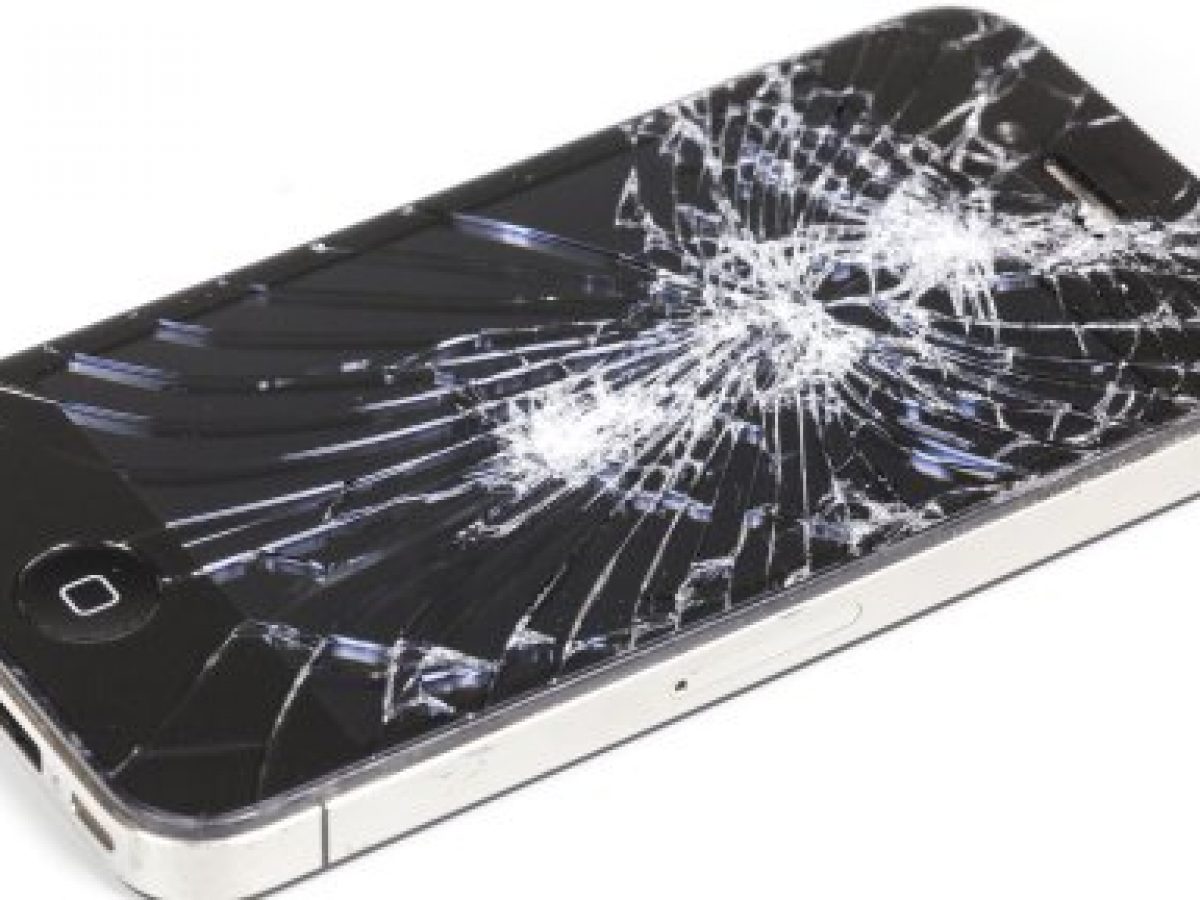 Она разбила телефон. Разбитый телефон. Разбитый экран телефона. Разбитый айфон. Разбитый телефон без фона.
