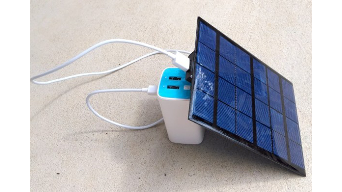 Usb батарея c. Солнечная панель USB. Шуруповерт с подзарядкой от солнечной батареи. USB зарядка от солнечных батарей Эльдорадо. Solar USB Charger Winter.
