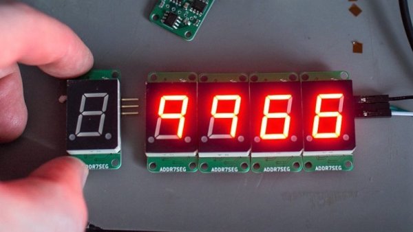 ADDRESSABLE 7 SEGMENT DISPLAYS