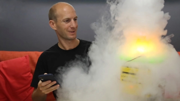 THIS DRY ICE POWERED FOG MACHINE IS PERFECT FOR HALLOWEEN