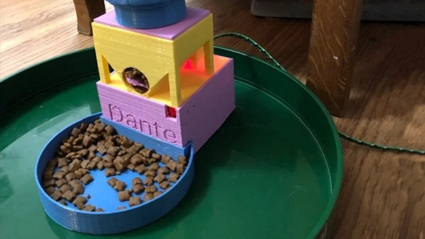 A SIMPLE AUGER PET FEEDER