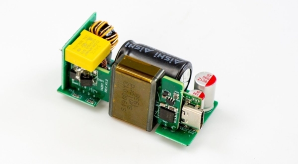 45W USB PD SMPS REFERENCE DESIGN DELIVERS 21.5W IN3