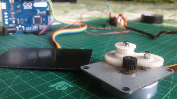 CONTROL A MOTOR WITH A TOUCHPAD