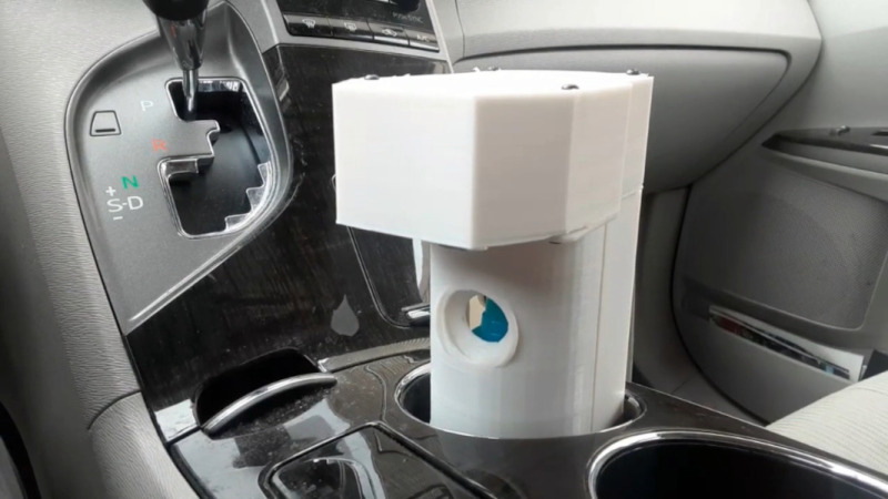 AUTOMATIC-SANITIZER-FOR-YOUR-CUPHOLDER