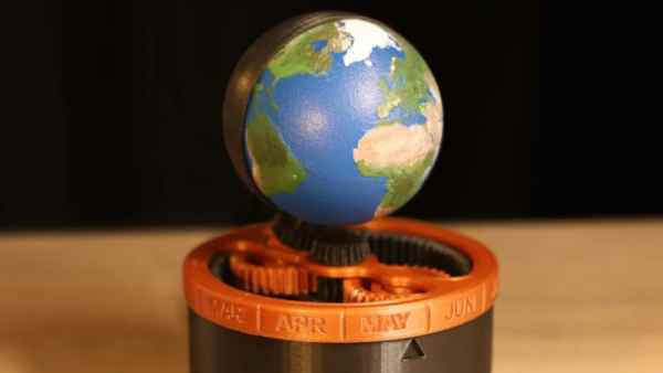 3D PRINTED EARTH CLOCK IS CUTE REPLICA OF OUR DELICATE PLANET