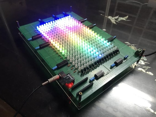 ATtiny85-Spectrum-Analyzer-on-RGB-Led-Matrix-16x20-1