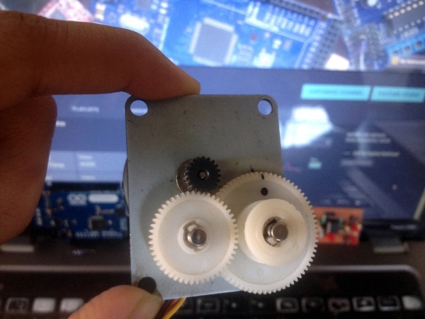 Control-Your-Computer-With-a-Stepper-Motor