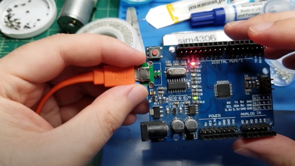 CLEVER PCB BRINGS MICRO USB TO THE ARDUINO UNO