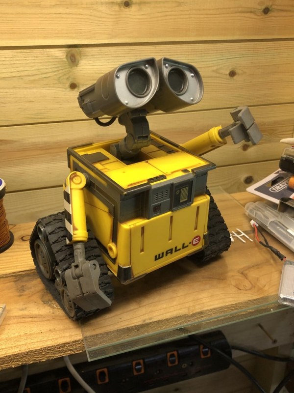Wall-E-Robot-Arduino-EasyVR3-Updated-New-Video-With-Voice-Commands..Funny_