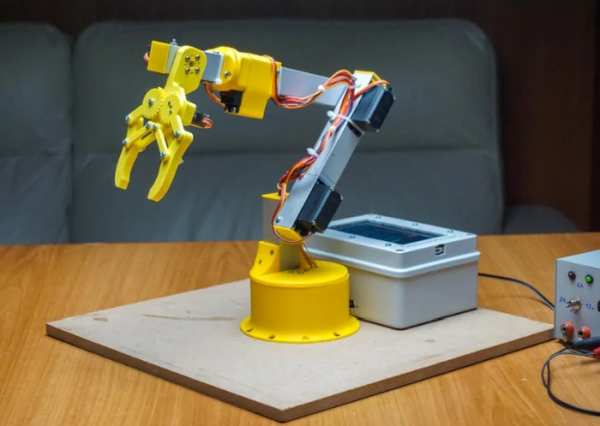 Arduino DIY custom robotic arm with touchscreen controller