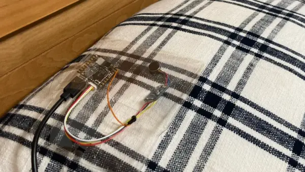 AI POWERED SNORE DETECTOR SHAKES THE PILLOW SO YOU WONT